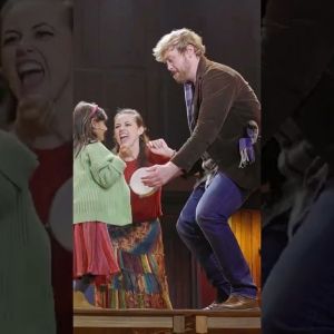 Video: Cast Performs 'Ej Pada Pada' from Casa Mañana's ONCE