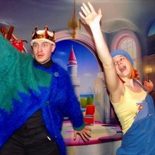 Review: THE EMPEROR'S NEW CLOTHES is on tour