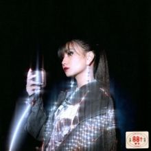 VIDEO: NIKI Shares 'Split' Music Video