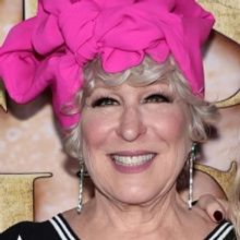 Photos: Bette Midler, Sarah Jessica Parker & the HOCUS POCUS 2 Cast Hit the Red…