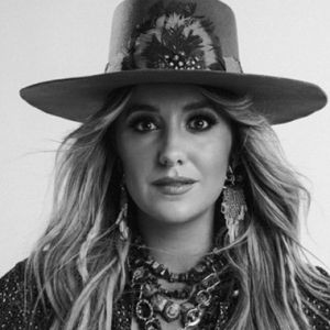 Lainey Wilson Announces 2024 'Lainey Wilson: Live' UK/European Headlining Tour