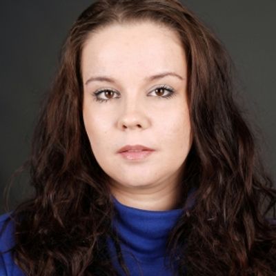 'Uskon, ett&auml; teatterilla on erityist&auml; mahtia parantaa', Liuski juhlii 5-vuotista taivaltaan BroadwayWorldiss&auml;