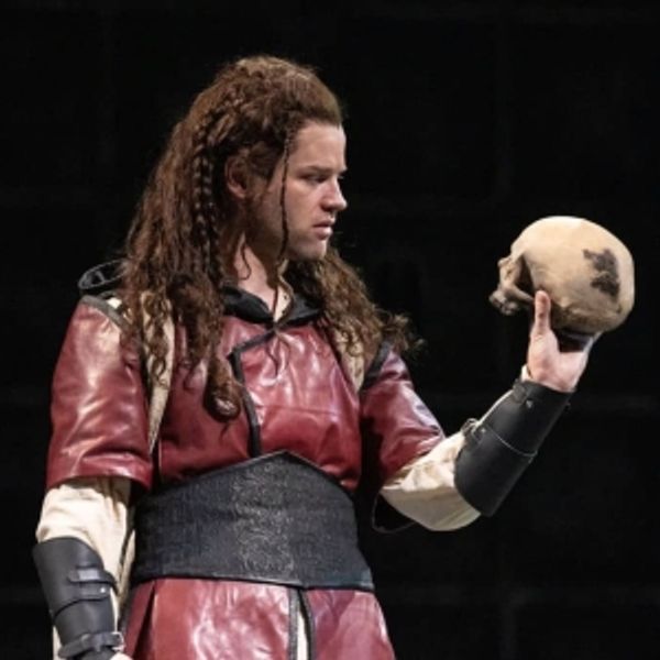 Review: HAMLET is a Haunting Spectacle at DCPA Photo