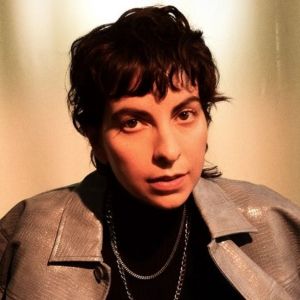 BECCA MANCARI Shares New Single 'Homesick Honeybee'