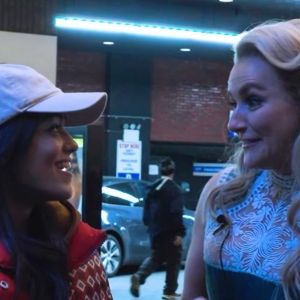 Video: ROMEO + JULIET Meets & JULIET As Shakespeare & Anne Hathaway Stop By For A…