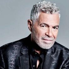 Interview: Clint Holmes of BETWEEN THE MOON AND NEW YORK CITY at 54 Below