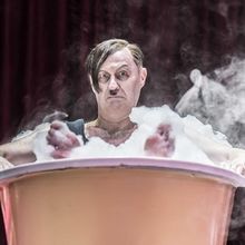 Review: THE RESISTIBLE RISE OF ARTURO UI, starring Mark Gatiss