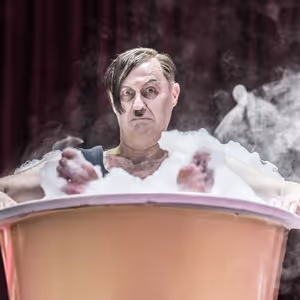 Review: THE RESISTIBLE RISE OF ARTURO UI, starring Mark Gatiss