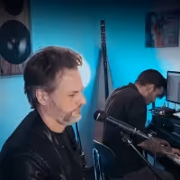 TV: Gerónimo Rauch y Víctor Elías interpretan NO TIME TO DIE