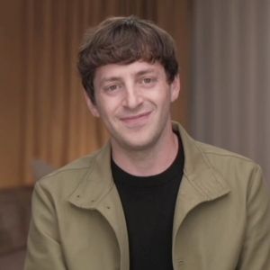 Exclusive: Alex Edelman Discusses Transition From JUST FOR US to Peacock’s THE PAPER