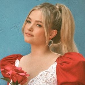 Hailey Whitters Announces New EP 'I'm In Love'