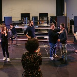 FOTOS: JUGAR CON FUEGO comienza sus ensayos para su estreno en el Teatro de la…