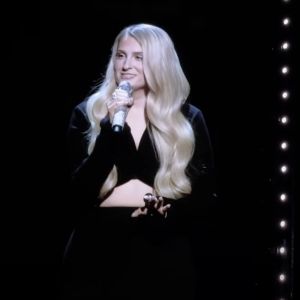Video: Meghan Trainor Sings 'Feed the Birds' from MARY POPPINS at D23