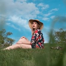 Folk-Rock Songstress Erika Lamon Moves Forward To “Catch The Light”