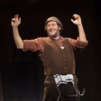 BWW Review: An Exuberant FIDDLER ON THE ROOF at the National Theatre