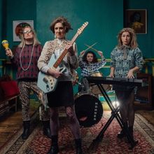 Review: LYNN FACES, New Diorama Theatre