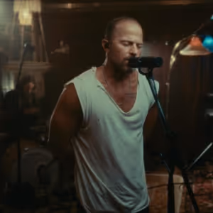 Video: Kip Moore Performs 'Solitary Tracks' on THE KELLY CLARKSON SHOW
