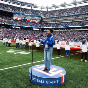 Photos & Video: THE WIZ's Nichelle Lewis Sings the National Anthem at the New York…
