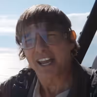 VIDEO: Tom Cruise Thanks Fans Mid-Air for TOP GUN: MAVERICK Success