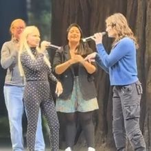 Video: Idina Menzel & Kristin Chenoweth Perform 'For Good' at REDWOOD Curtain Call