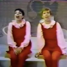 VIDEO: Pass the Time with a Medley from Liza Minnelli & Carol Burnett!