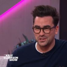 VIDEO: Dan Levy Watches His Old Interview With Kelly Clarkson