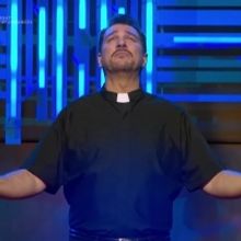 VIDEO: Paulo Szot Sings 'A Simple Song' From Leonard Bernstein's MASS
