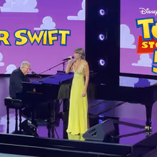 Video: Taylor Swift Surprises Attendees with Performance of New TOY STORY 5 Song at…
