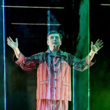 Review: Michael Sheen stars in NYE, National Theatre