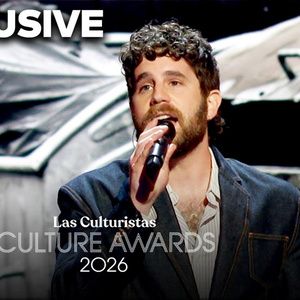 Video: Ben Platt Covers FRIENDS Song 'Smelly Cat' for Lisa Kudrow at Las Culturistas…