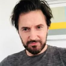 VIDEO: Richard Armitage Shares His LOVE, LOVE, LOVE Memories for Roundabout's Off-Scr