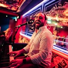 SingEasy Brings the Party to Theatreland