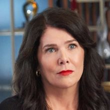 Video: Lauren Graham Stars in New Trailer for Tubi's THE Z-SUITE