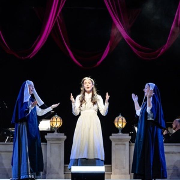 Review: ROSIE, Adelphi Theatre Photo