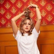 Hannah Grae Shares Brand New Songs 'New Temptation' and 'Aeroplane Jelly'