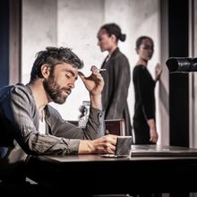 Review: VISIT FROM AN UNKNOWN WOMAN, Hampstead Theatre