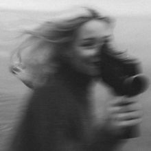 Nina Nesbitt Embarks on a New Musical Chapter With Single
'Pages' & 'On the Run'