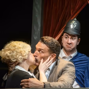 Review: THE 39 STEPS at Theatre Three