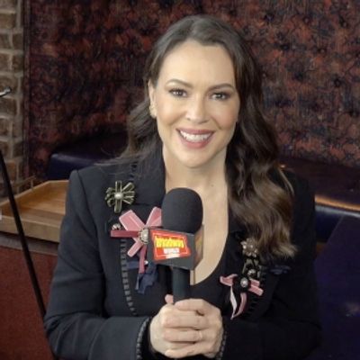 Video: Alyssa Milano Is CHICAGO's New Roxie