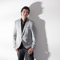 VIDEO: Dominic Ferris Creates Live Piano Request Shows