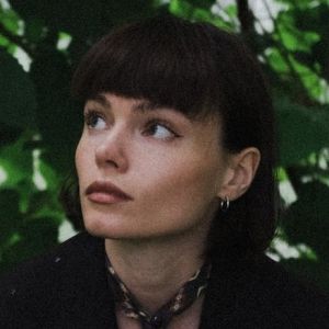 Winona Oak Shares New Single 'Fire Escapes'