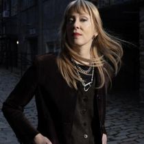 Suzanne Vega to Receive Phoebe Jacobs Award from Louis Armstrong Center