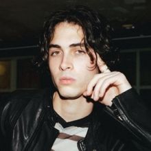 Aidan Bissett Shares New Single 'Planet'