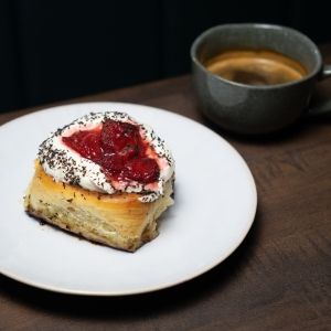 SUNDAY MORNING in the East Village for Cinnamon Rolls and Coffee