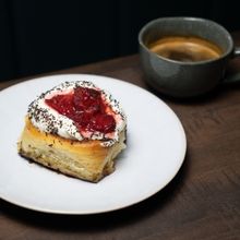 SUNDAY MORNING in the East Village for Cinnamon Rolls and Coffee