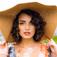 Emmaline Releases New Video 'Effortless' Today