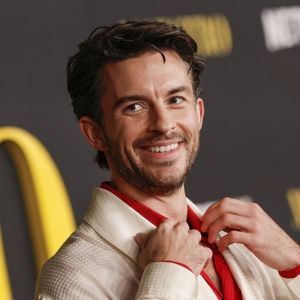 Video: Jonathan Bailey Pays Tribute to the LGBTQ+ Community in His Critics Choice…
