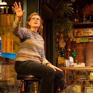 ASHLAND AVENUE Starring Jenna Fischer Extends for Second Time at The Goodman