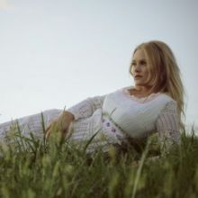 Hailey Whitters Releases Official Video for 'Heartland'