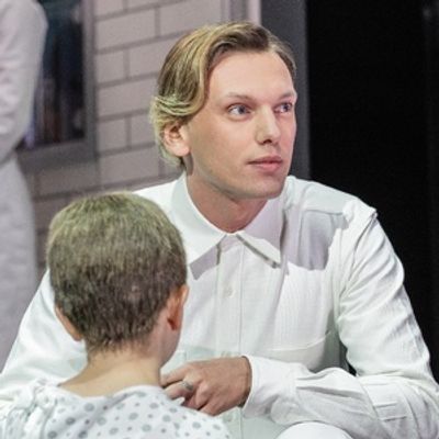 Video: STRANGER THINGS Star Jamie Campbell Bower Makes Cameo in Broadway Play